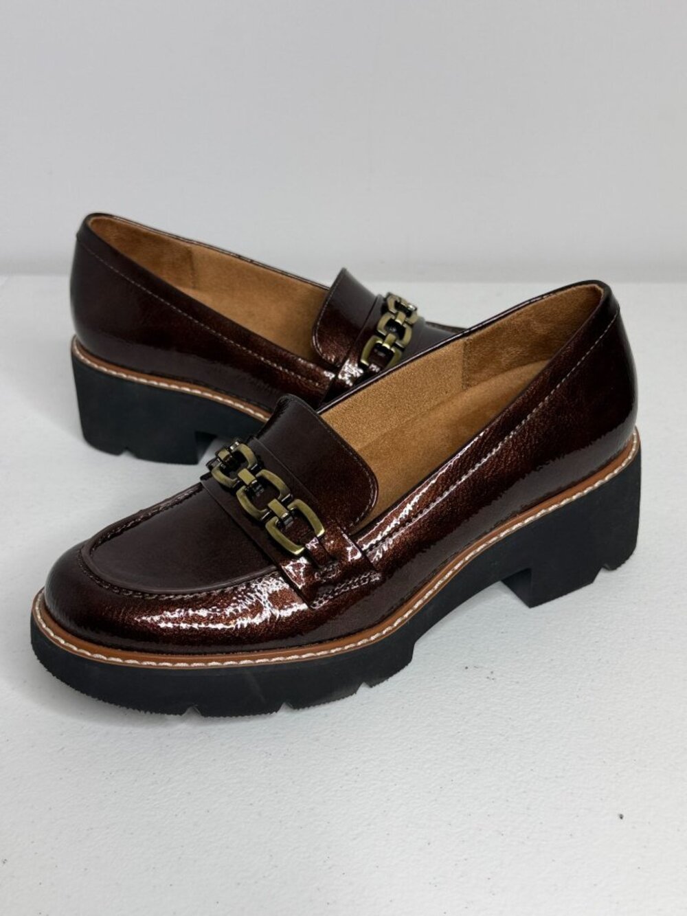 Naturalizer 6 Brown Patent Chunky Loafers Chain Preppy Dark Academia Classic